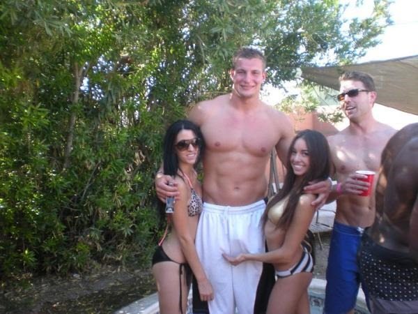 Who Is Patriots Tightend Rob Gronkowskis Girlfriend