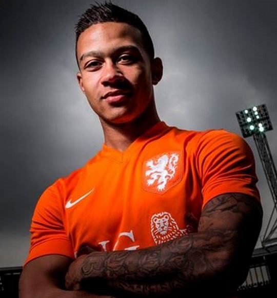 Who is Dutch Soccer Player Memphis Depays girlfriend?