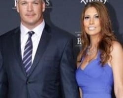 who is brian urlacher dating now When it comes to brian urlacher’s dating resume, the beauty of two women in particular stand out: jenny mccarthy and paris hilton the now-retired urlacher was . who is brian urlacher dating now When it comes to brian urlacher’s dating resume, the beauty of two women in particular stand out: jenny mccarthy and paris hilton the now-retired urlacher was .