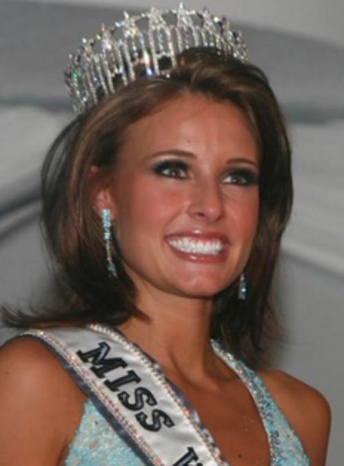 Former Miss Kentucky charged with sending nude photos to student