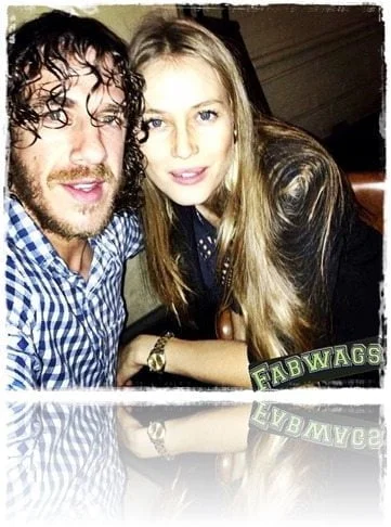 Is no secret FC Barcelona’s amazing player Carles Puyol likes his girlfriend “HOT” The list of the beautiful women that once dated Puyol in extensive and interesting, it looks like he has a weakness for blonde models, which are some of the many  attributes his current girlfriend Vanesa Lorenzo has, Would you like to hear more?? #barcelona #carlespuyol #fcbarcelonawags #vanesalorenzo #vanessalorenzo @fabwags