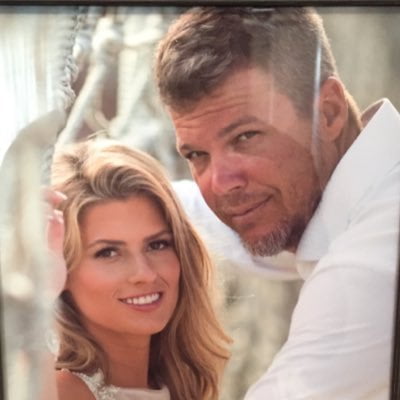 Chipper Jones esposa Taylor y su mamá asistir a Chipper Jones