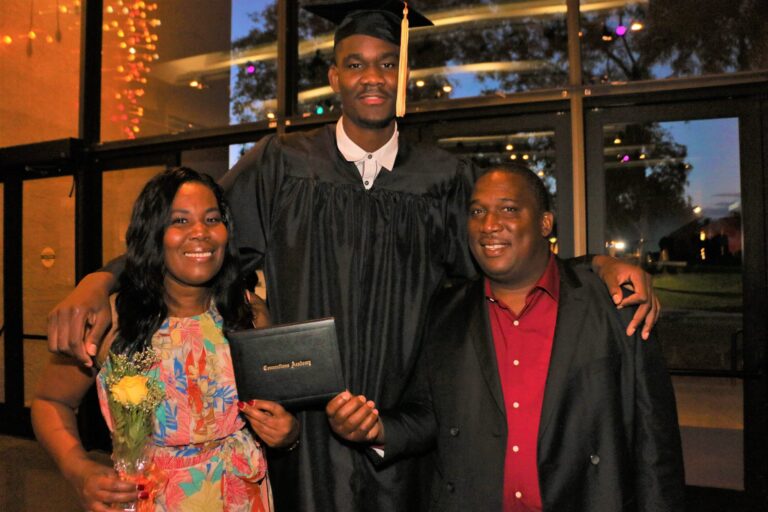 Deandre Ayton's Girlfriend Anissa Evans (Bio, Wiki)